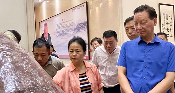 石语千秋松，，，，，，，广迎八方客——乐宝体育·倪东方艺术博物馆